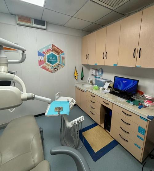 Compact dental treatment room upholstery